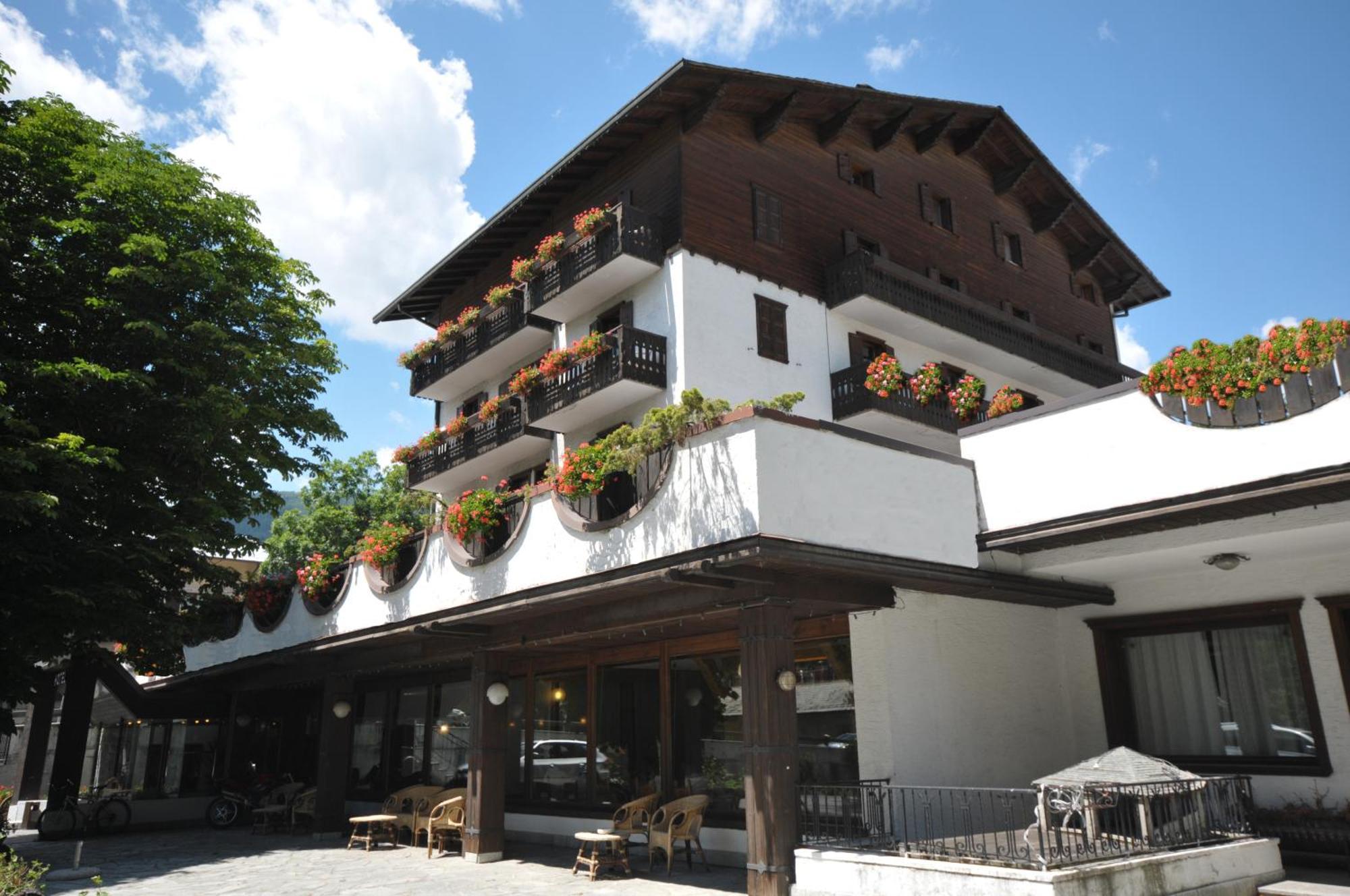 Hotel Nazionale Bormio Buitenkant foto